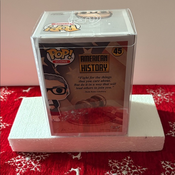 Funko Pop American History Ruth Bader Ginsburg - Picture 2 of 4
